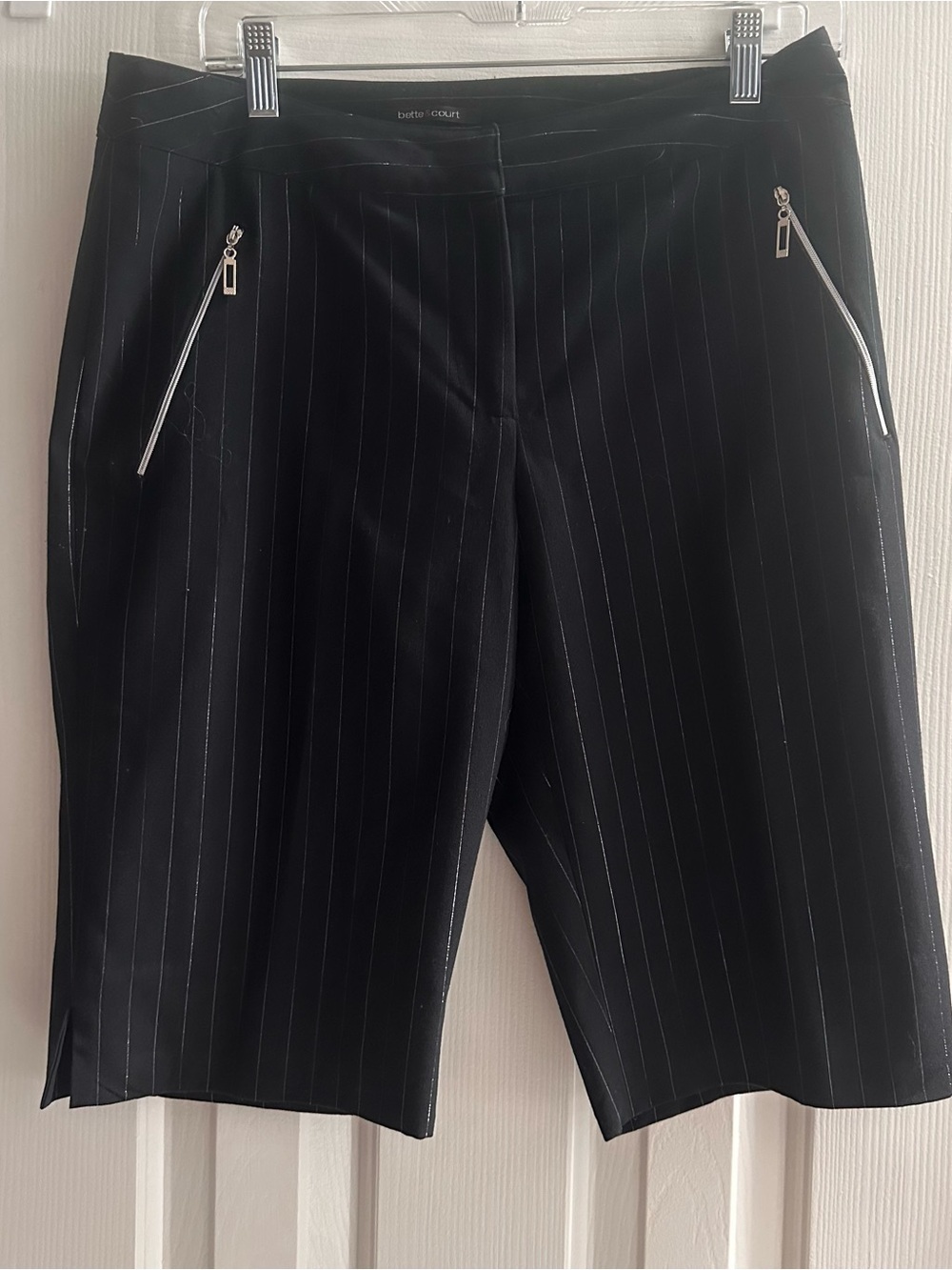 Y2K 2000s Black Pinstripe Bermuda Shorts Women’s 8 Office Siren Chic